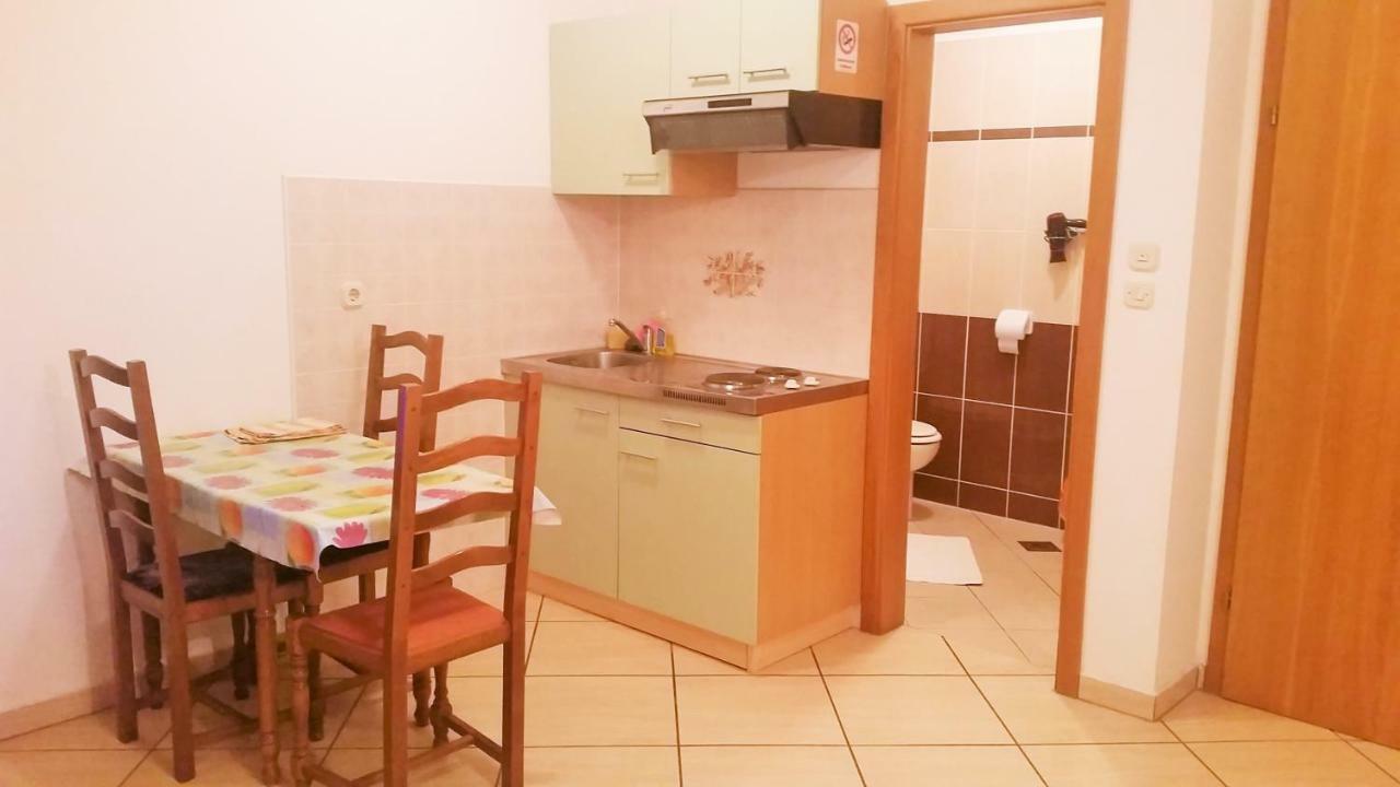 Obala Apartment & Studios مالينسكا المظهر الخارجي الصورة